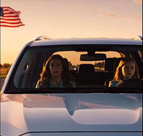 My Parents Said, “Don’t Come To Thanksgiving. Your Sister Wants A Quiet Day.” My 6-Year-Old And I Were Already On The Way To The Airport To Fly “Home.” I Didn’t Cry. I Just Changed Our Plans.