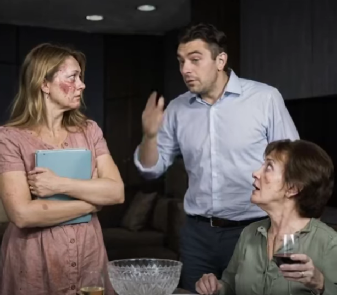 Min man gav mig fem örfilar inför alla gäster.