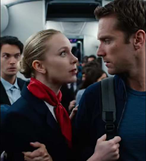 I samma ögonblick som jag klev ombord på flygplanet uppmanade en flygvärdinna mig tyst att låtsas vara sjuk och gå av. Jag avfärdade det. Sedan kom hon tillbaka, blek och panikslagen, och bad mig att gå av. När kabinen fylldes och dörrarna stängdes avslöjades sanningen – alldeles för sent.