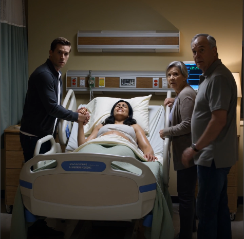 Min tvillingsyster bar barnet jag aldrig skulle kunna få, sedan kom jag hem tidigt och hörde min man säga: “Barnet behöver vara med sina riktiga föräldrar” – mina föräldrar satt bredvid dem som om det redan var avgjort, mina skilsmässopapper kom tre dagar senare, och månader efter att jag skrev under i tystnad gick jag in i hennes sjukhusrum med en mapp som de aldrig trodde att jag skulle öppna.