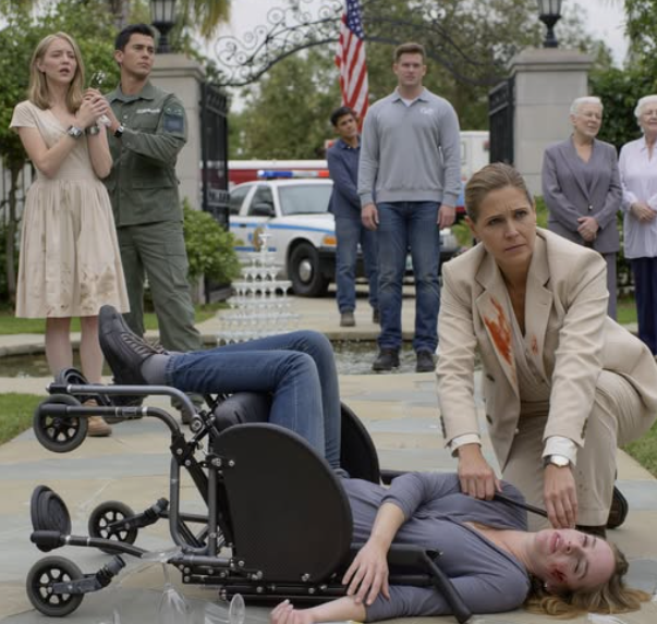 Systern sa till gästerna att jag låtsades att jag inte kunde gå för att visa sympati, och drog sedan upp mig från stolen och in i ett champagnetorn värt 10 000 dollar – vad hon inte såg var vem som redan ringde efter hjälp bakom henne.