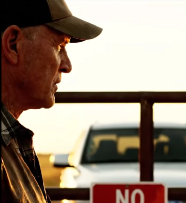 HOA Karen körde hela tiden genom min ranchgrind – så jag installerade stålpollare som hon inte kunde komma förbi