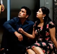 Jag hade varit skild i exakt nio dagar när hissdörrarna gled upp på mitt våningsplan och avslöjade Mark – stående där som om ingenting i hans liv någonsin hade gått fel.