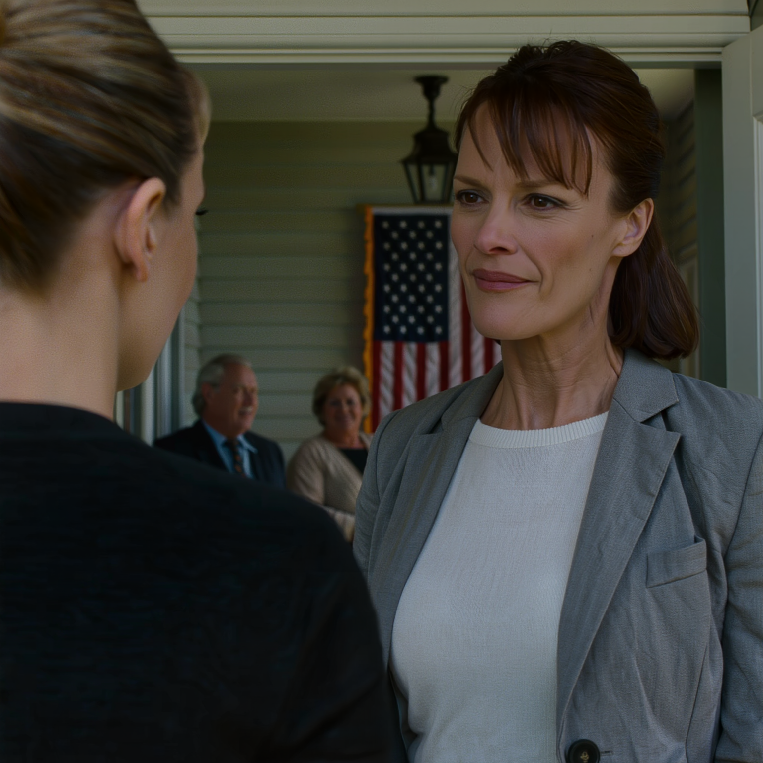 Min syster skickade ett rakt meddelande till mig, “Ta inte med ditt barn till jul, i år är det vuxna bara,” och tog sedan de 4 000 dollar jag hade skickat för middagen. Den kvällen lade hon upp en bild på tomten som anländer och presenter staplade högt över hela huset, och när min dotter tittade upp och frågade, “Var är vår tomte?” log jag bara; nästa morgon visade min telefon 89 missade samtal, och två poliser väntade på min veranda.